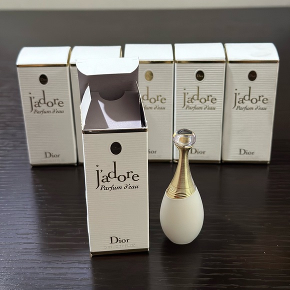Dior J’adore Parfum d’eau 5mL Mini Perfumes - Picture 1 of 3